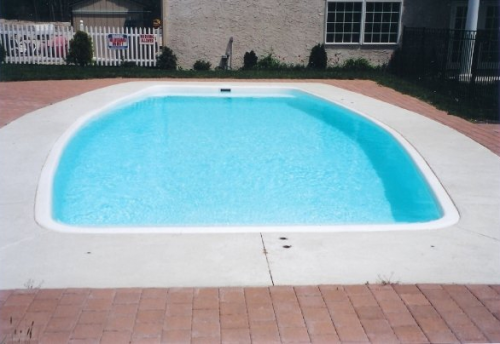 Композитный бассейн Fiber Pools Леман 6,55х3,25 м глубина 1,55 м, цвет синий