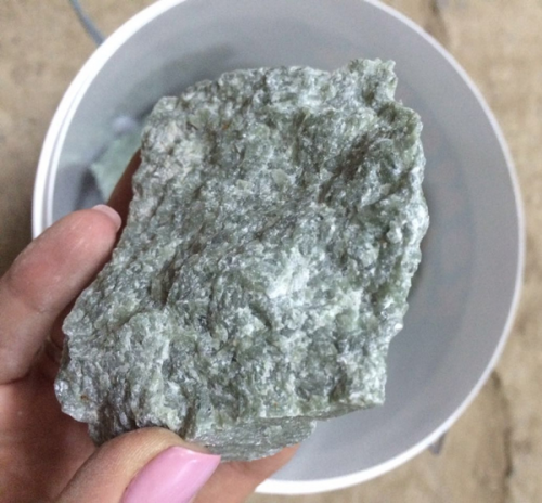 Камни для сауны жадеит колотый (средний), 5 кг
